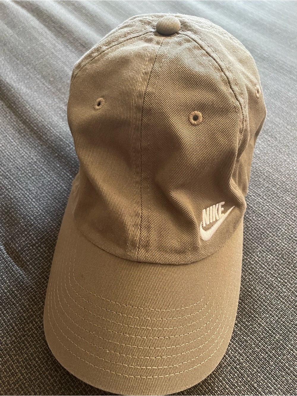 LIKE NEW - Women’s Olive Green 1 Size Nike Hat